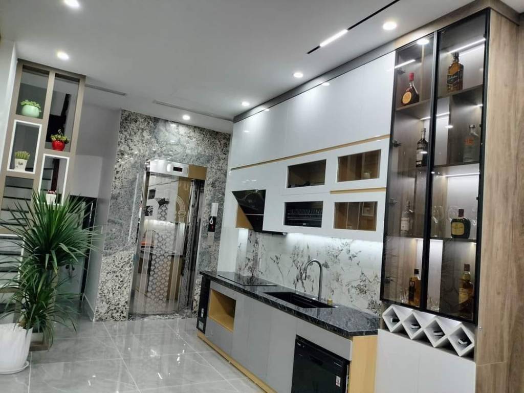 Siêu hiếm, bán nhà Lê Đức Thọ, thang máy nhập, oto đỗ cổng, 33m2, chỉ 9,5 tỷ