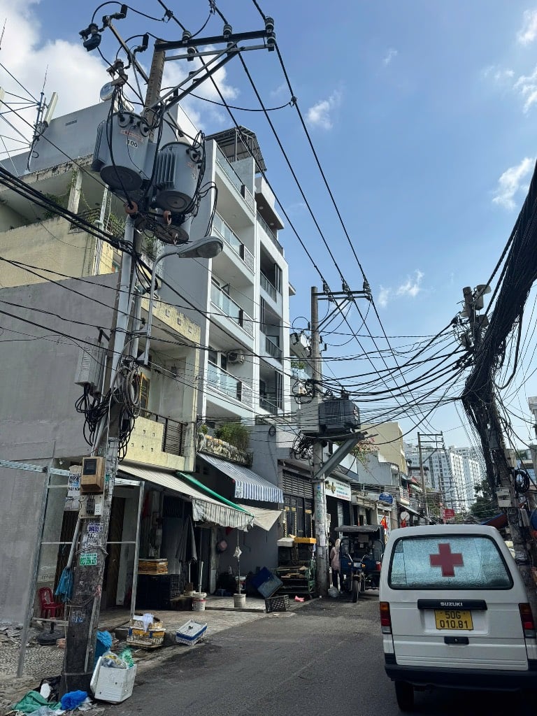 BÁN ĐẤT TRỐNG HIM LAM, CÁCH CẦU NGUYỄN KHOÁI CHỈ 100M, XÂY 8 TẦNG, HẺM XE HƠI