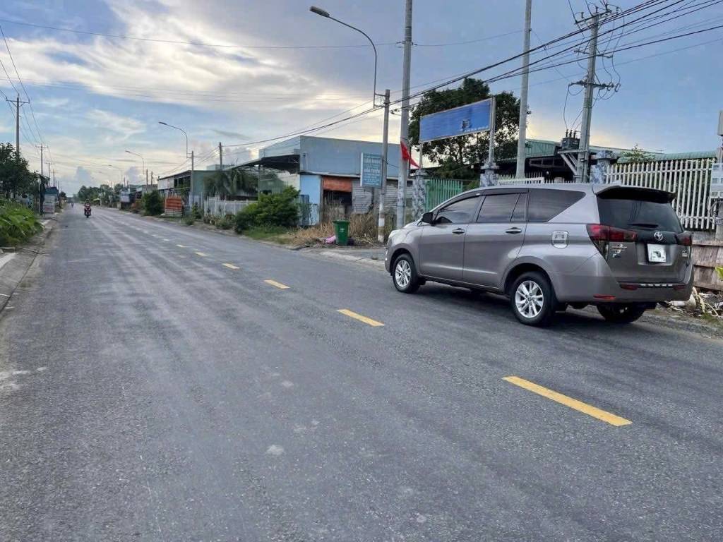 Bán đất mặt tiền 833B, xã Phước Vân, Cần Đước, dt 540m2, có 300m2 thổ, giá 5,5 tỷ