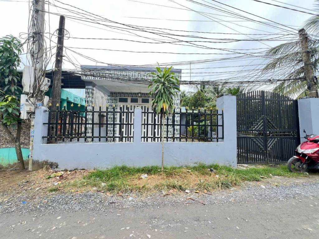 Nhà hẻm sân rộng xã Hựu Thạnh, Đức Hòa, tdt 142m2, 2pn 2wc, giá 1,4 tỷ