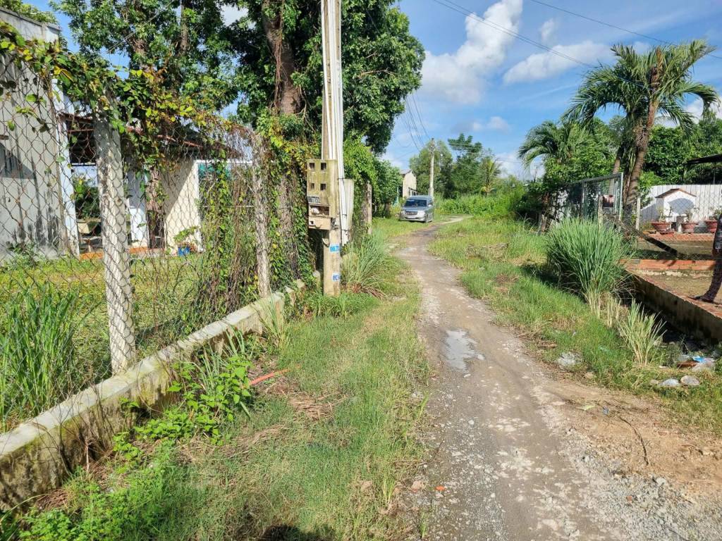 Bán đất Phước Thạnh, Gò Dầu, 1400m2, đường bê tông, có thổ, giá 850tr