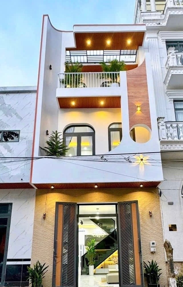 SIÊU PHẨM, BÁN NHÀ VĂN HOÁ TÂY ĐÔ, 3 TẦNG, TRỤC ĐƯỜNG THÔNG THƯƠNG, GIÁ TỐT