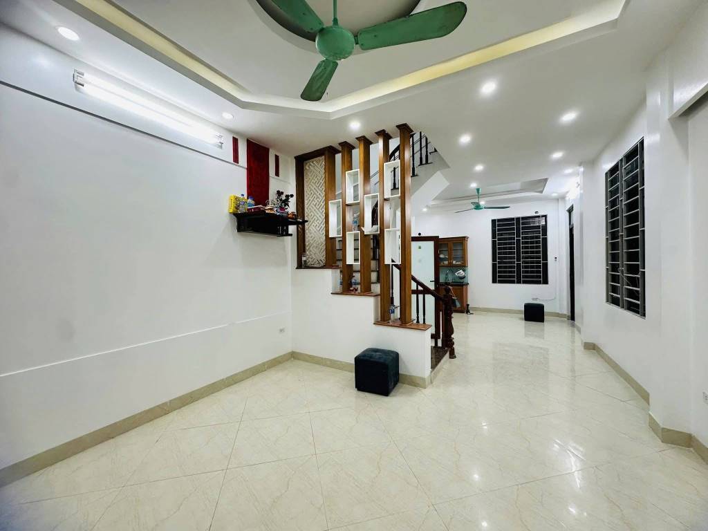 Bán nhà ngõ 10 Võng Thị, Tây Hồ, 6 tầng, 50m2, lô góc 3 thoáng, gần phố, giá 9,9 tỷ