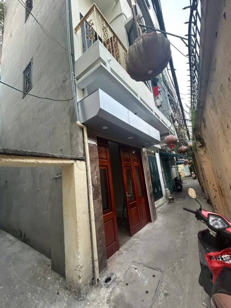 Bán nhà gần Thiền Quang, Hoàn Kiếm, 30m2, 5 tầng, lô góc, giá 6.15 tỷ, cách phố 50m