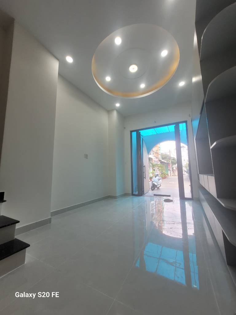 Bán nhà mt Trung Mỹ Tây, 3 tầng đúc btct, 43m2, đa tiện ích, ở và kinh doanh, chỉ 4.45 tỷ