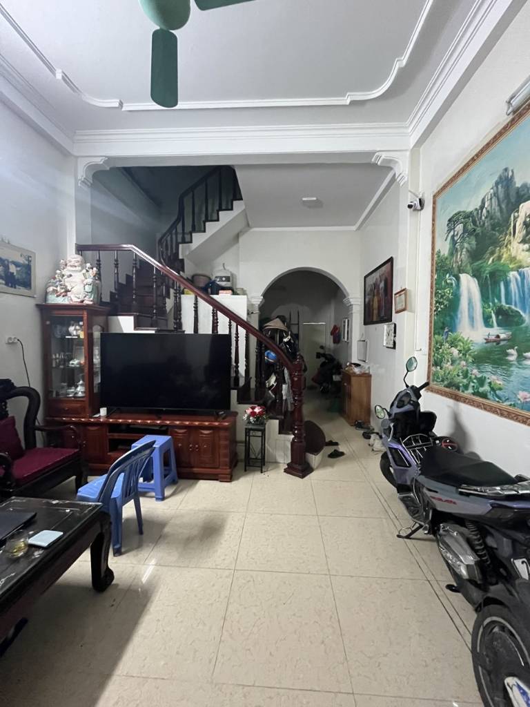 Bán nhà 10m ra Ô Tô, Định Công Hạ - Hoàng Mai, Gần Hồ, 34m2, 4T, 5.5 Tỷ- Sổ vuông đẹp