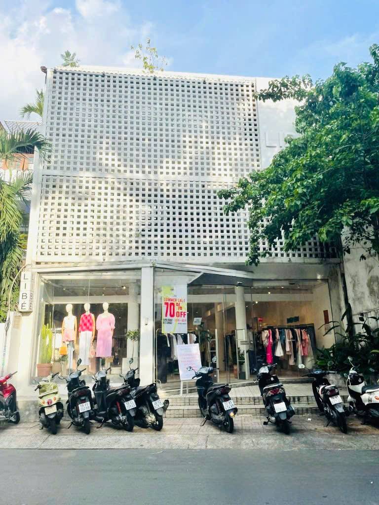 CHO THUÊ NHÀ MẶT TIỀN 65 TÚ XƯƠNG, QUẬN 3, NGANG 10M X 17M, 1 TRỆT 2 LẦU