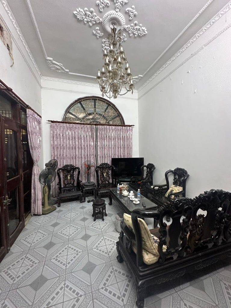 Bán nhà Bạch Mai, Hai Bà Trưng, 75m2, nhà 5 tầng cũ, ô tô vào nhà, kinh doanh