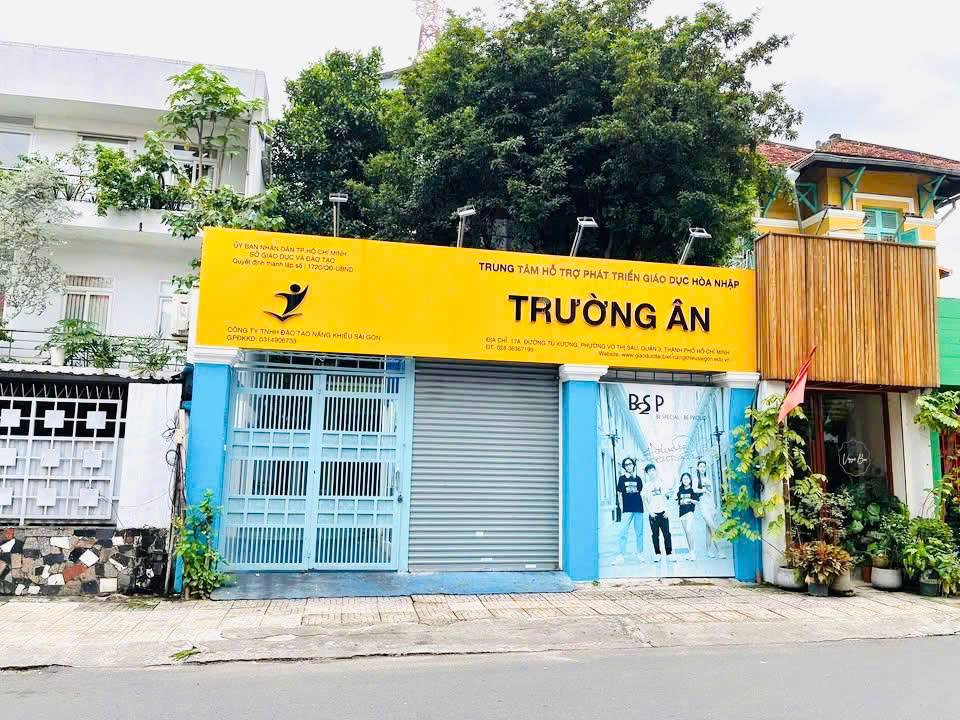 CHO THUÊ NHÀ MẶT TIỀN 17A TÚ XƯƠNG, TRUNG TÂM QUẬN 3, DT 8M X 28M, 1 TRỆT 2 LẦU