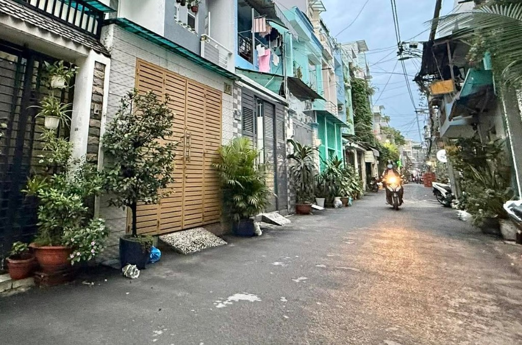 MUA NHANH BÁN NHANH KHU VIP CHỢ BÀ HOA 58M2 4 TẦNG BTCT 4PN 11,5T.Ỷ. TÌM NGƯỜI MUA THIỆN CHÍ