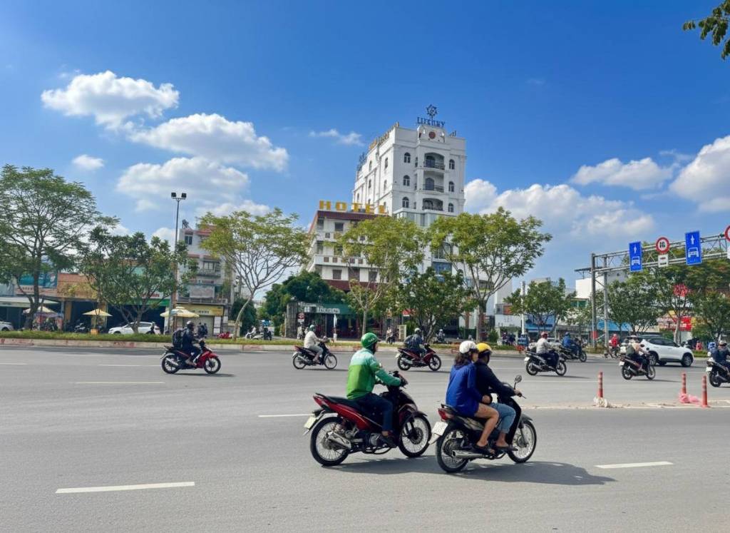 BÁN ĐẤT MẶT TIỀN PHẠM VĂN ĐỒNG, THỦ ĐỨC, NGAY TTTM GIGAMALL SẦM UẤT