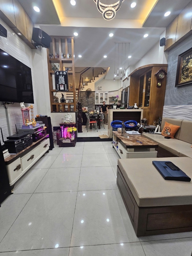 BÁN NHÀ LÊ THIỆT, MẶT TIỀN ĐƯỜNG KINH DOANH, 4 TẦNG SÂN THƯỢNG, 3 PN, GIÁ 8.5 TỶ