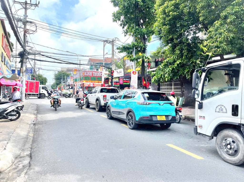 Cho thuê mặt bằng kinh doanh, đường Bình Trị Đông, Bình Tân, 10x25m, vuông vức