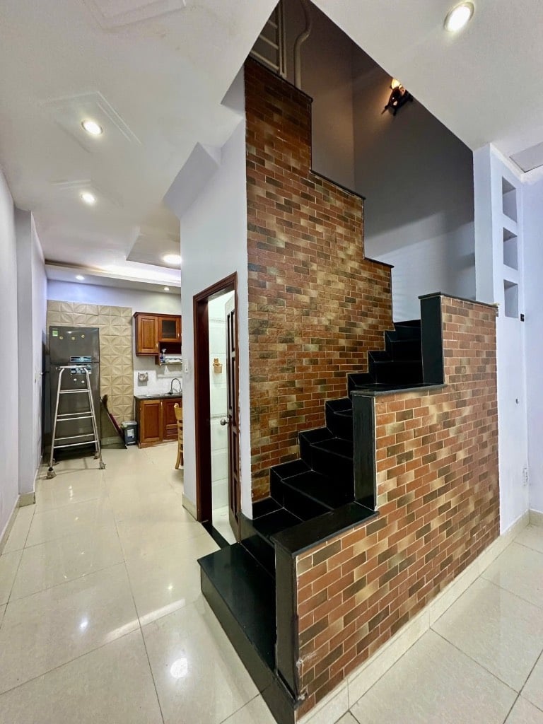 BÁN NHÀ NGUYỄN HỮU CẢNH, BÌNH THẠNH, SÁT QUẬN 1, FULL NỘI THẤT, HẺM 3M, 2 TẦNG 46M²