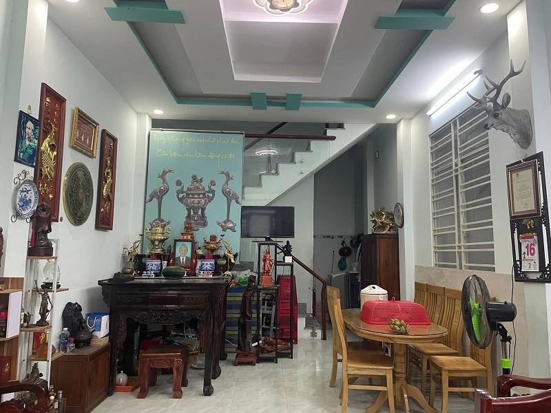 Bán nhà Dương Đức Hiền, Tân Phú, xe hơi đỗ cổng, 120m2 2 tầng, ngang 5m nở hậu, gíá rẻ