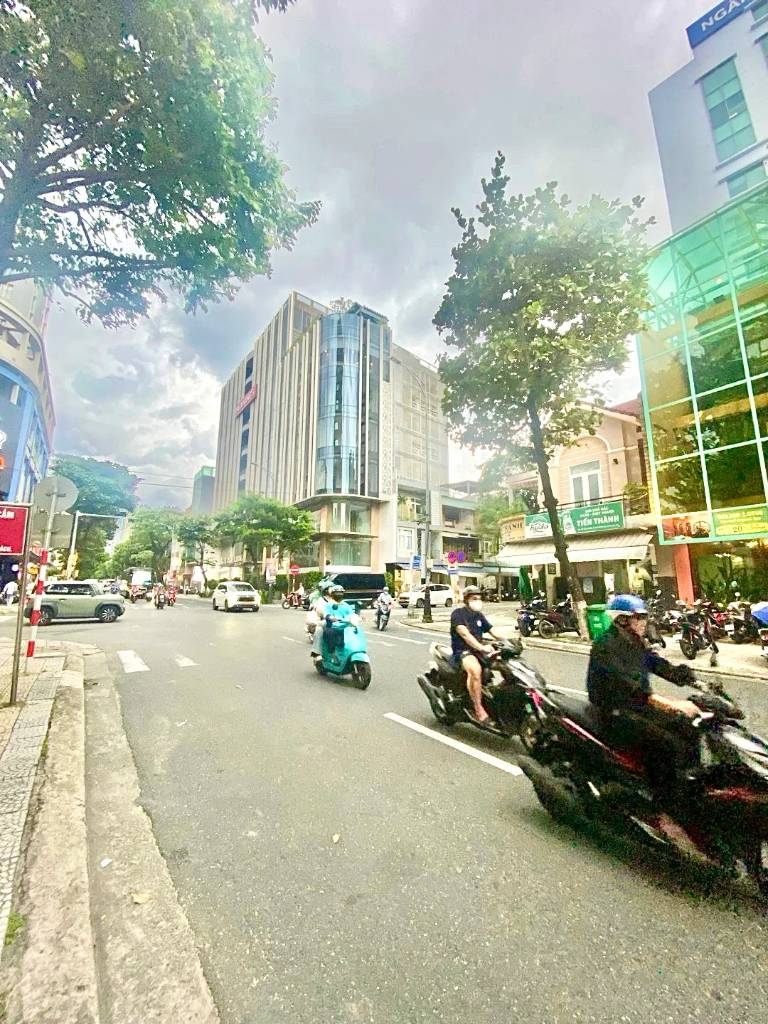 BÁN NHÀ ĐƯỜNG TRẦN PHÚ, PHƯỚC NINH, HẢI CHÂU, 4 TẦNG, GARA Ô TÔ, VỊ TRÍ TRUNG TÂM HIẾM