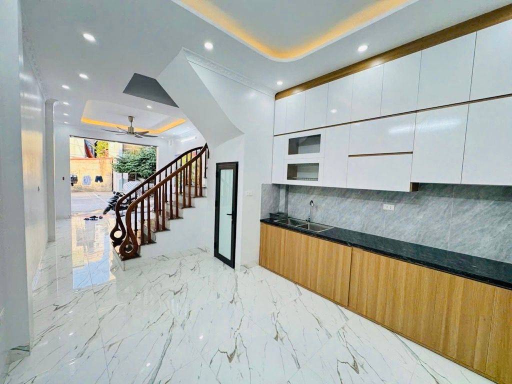 Bán nhà Ngô Quyền, Hà đông, 35m2, sân trước nhà thoáng vĩnh viễn, hơn 9 tỷ hiếm