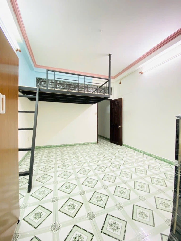 Cho thuê phòng gác rộng 30m2 ngay Lê Đức Thọ