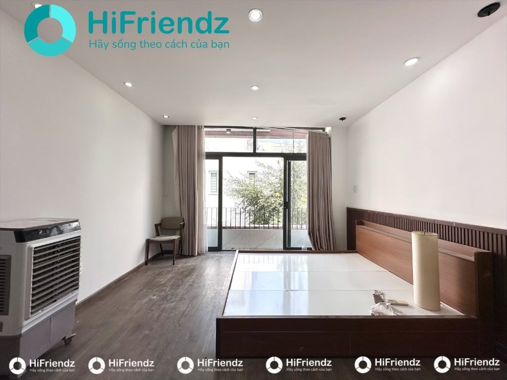 Cho thuê phòng ban công full Nội Thất ngay công viên Làng Hoa