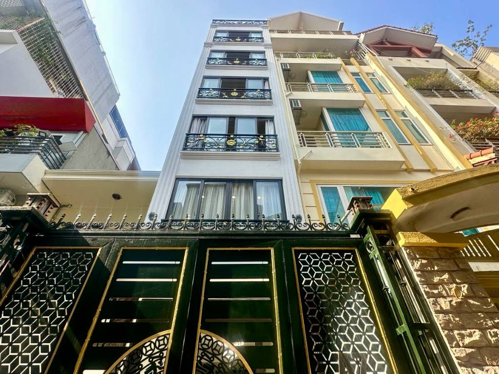 Nhà 7 Tầng Thang Máy Hoàng Cầu - Đống Đa, 10PN, ô tô cửa, sổ đỏ 71m2 - Ở/Văn Phòng