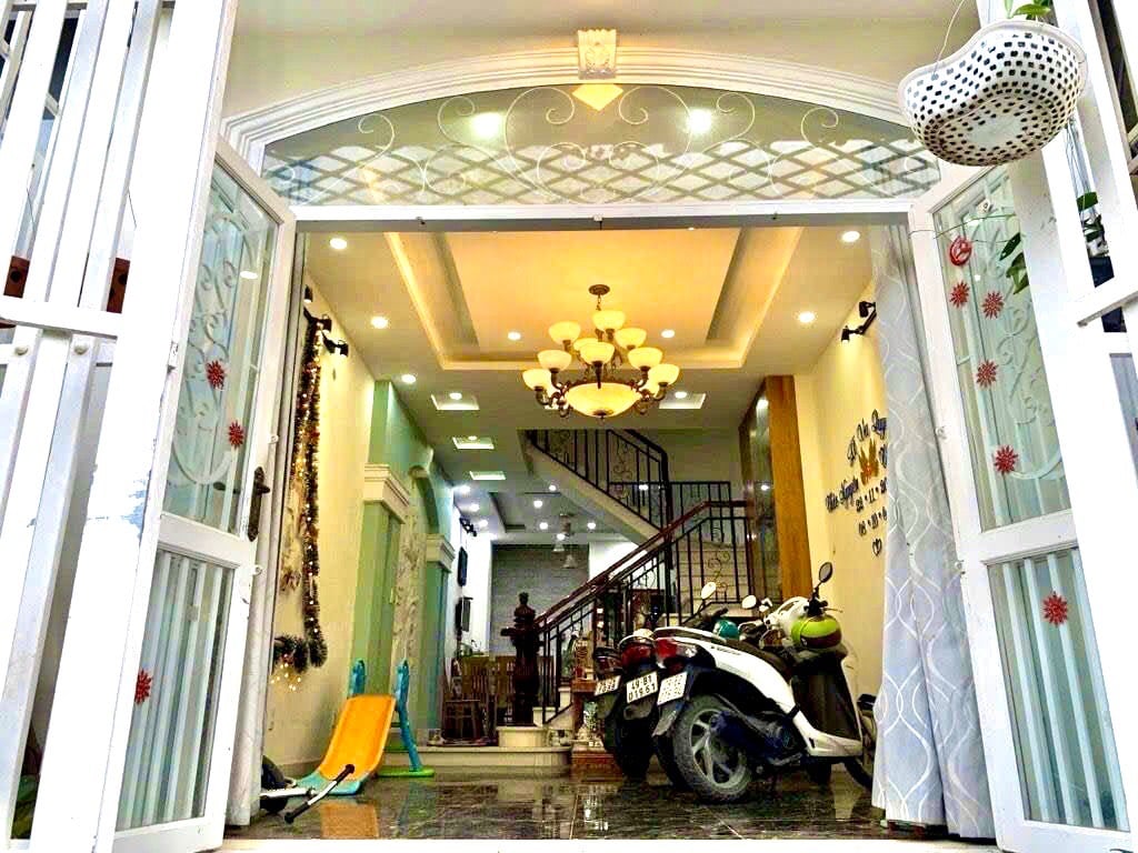 Bán nhà Quận 7, 56m2 4 tầng BTCT, ôtô đỗ cửa, full nội thất, khu an ninh, sổ A4, nhỉnh 8 tỷ