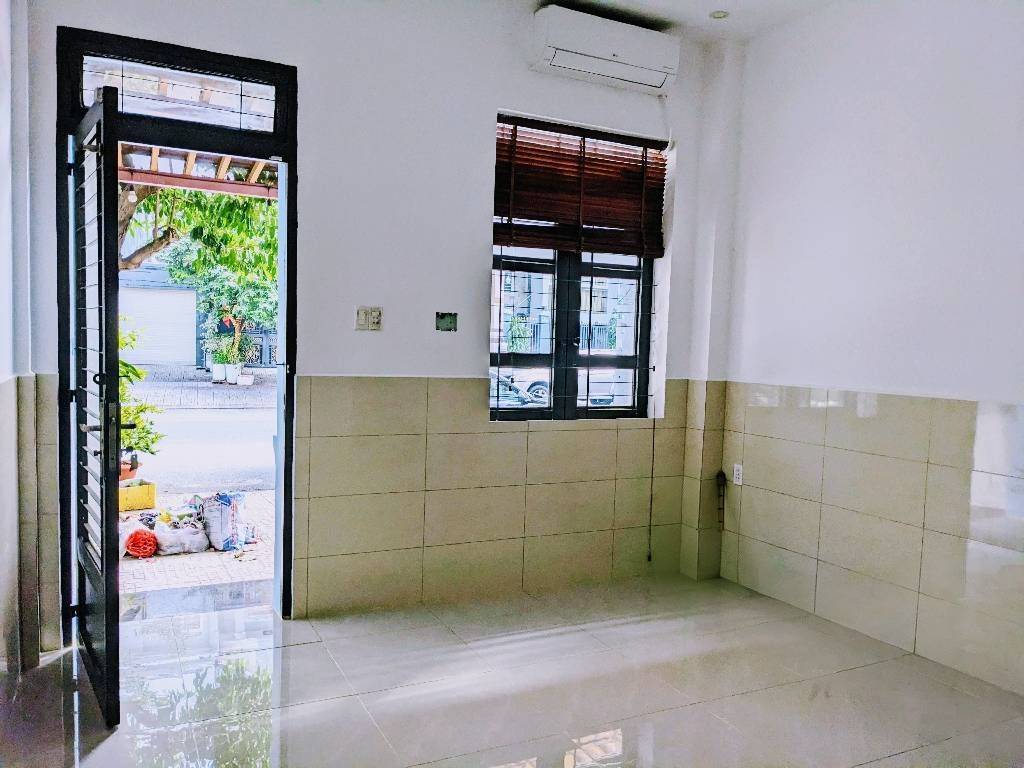 BÁN NHÀ MẶT TIỀN NGUYỄN THỊ THẬP, PHÚ THUẬN, HẺM LỚN, 100M2, NHỈNH 5 TỶ