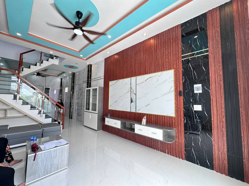 Bán nhà phố Cần Đước, Long An, giá tốt, sổ hồng riêng, gần khu công nghiệp, xây dựng tự do