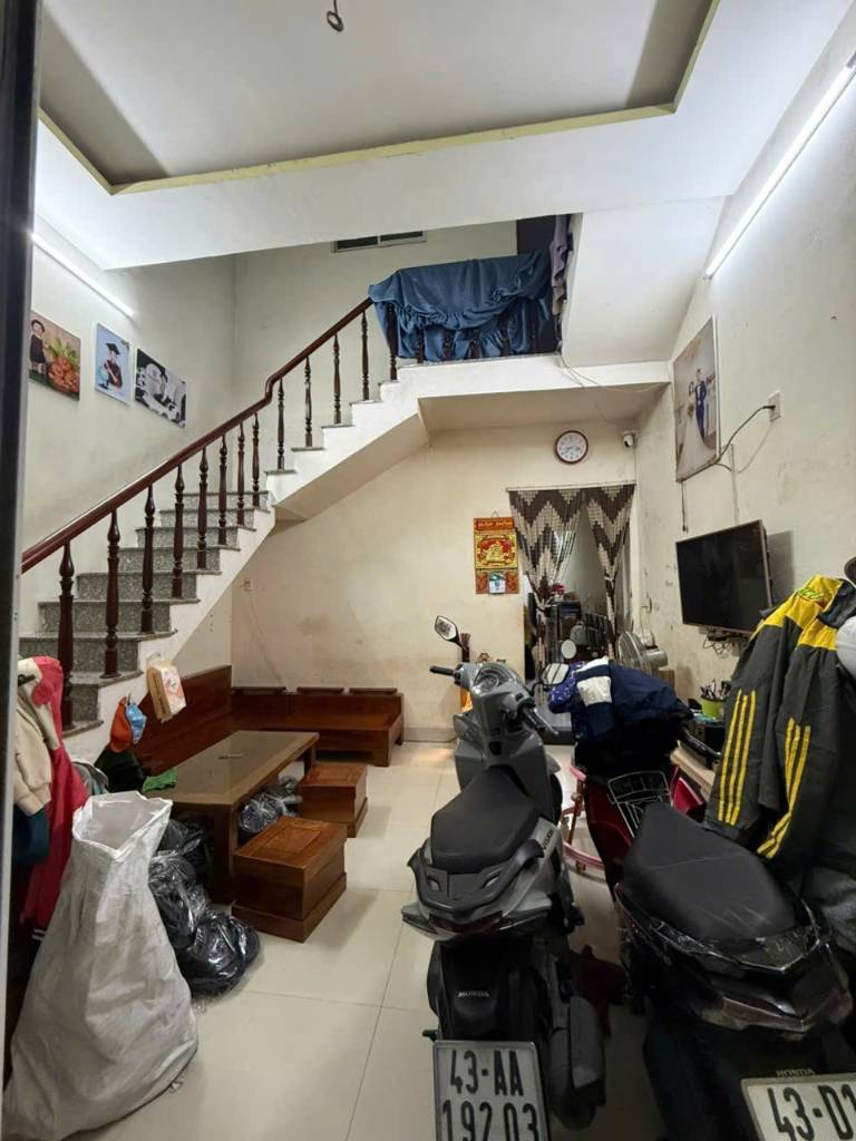 BÁN NHÀ KIỆT HÙNG VƯƠNG, THANH KHÊ, ĐÀ NẴNG, 2 TẦNG, CÓ SÂN ĐỂ XE