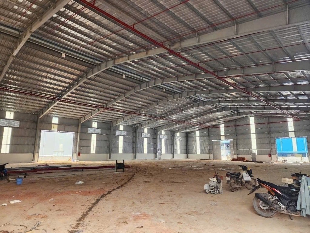 BÁN NHÀ XƯỞNG TÂN PHƯỚC KHÁNH, TÂN UYÊN HOẶC CHO THUÊ, 5800M2, GIÁ BÁN 48 TỶ, MỚI XÂY