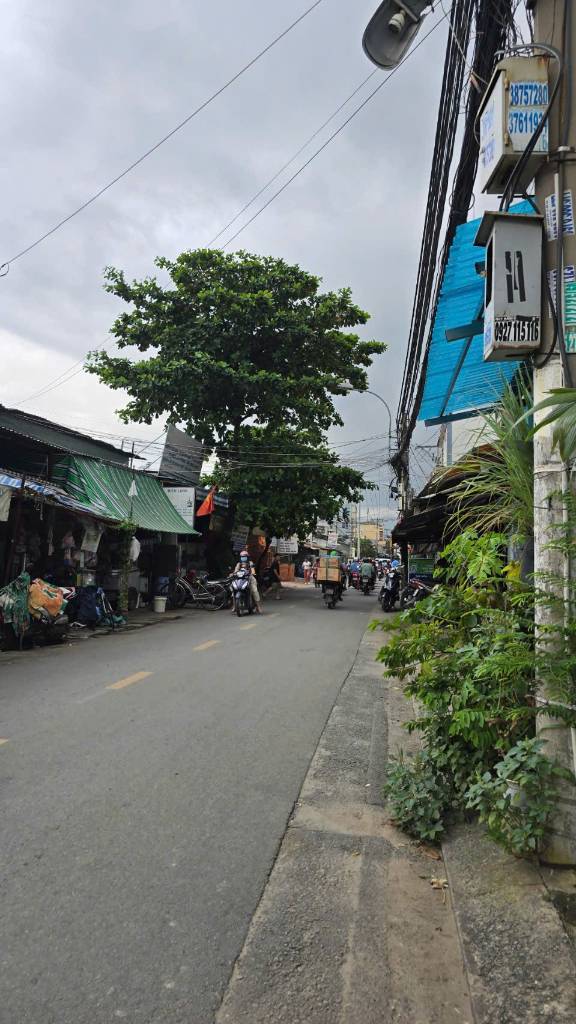 Nhà rẻ Bình Tân 4 tầng - Đường 8m - 4x18m - có nội thất - TL 10 - Chỉ 5,1 tỷ