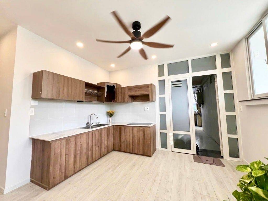 BÁN CĂN HỘ BÌNH THẠNH, GẦN 80M2 HXH, CÓ SÂN THƯỢNG, 2PN 2WC, FULL NỘI THẤT, SIÊU VIP CHỈ 3,5 TỶ