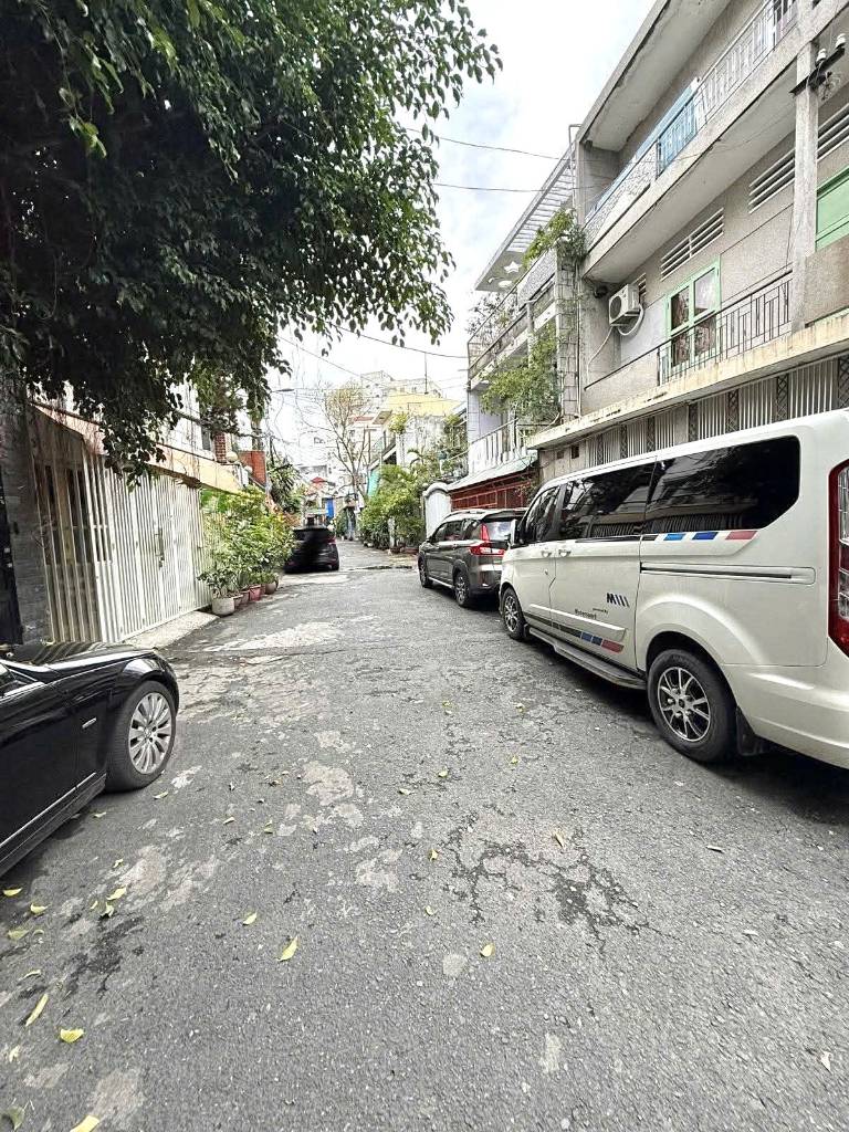 Bán nhà Trần Hữu Trang Phú Nhuận 67m2 NGANG 4,8m đúc 4 tầng BTCT 6PN chỉ 11.5 tỷ tl