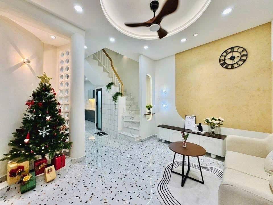 Bán nhà Lê Tự Tài, Phú Nhuận, hẻm xe hơi, 33m2, đúc 3 tầng, 4pn, nhỉnh 6 tỷ tl