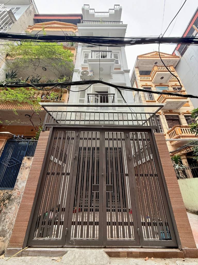 BÁN NHÀ CẦU GIẤY, KD ĐỈNH, LÔ GÓC 3 THOÁNG, 47M 4 TẦNG TUM, 4 NGỦ, Ô TÔ ĐỖ CỬA, 16.5 TỶ