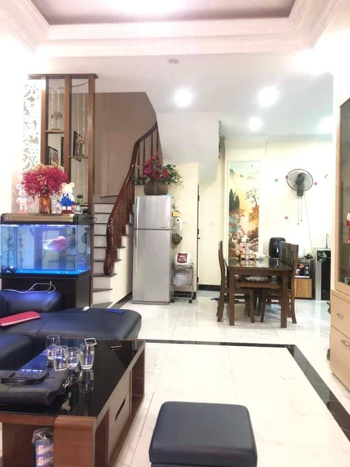 Chủ cần bán gấp nhà Mễ Trì, Nam Từ Liêm, nhà đẹp long lanh, 39m2, 7.9 tỷ