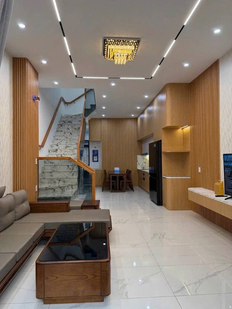 BÁN NHÀ MẶT TIỀN NGUYỄN SƠN, LÕI HÒA CƯỜNG, 3 TẦNG VÀO Ở NGAY, SÁT DANATOWN