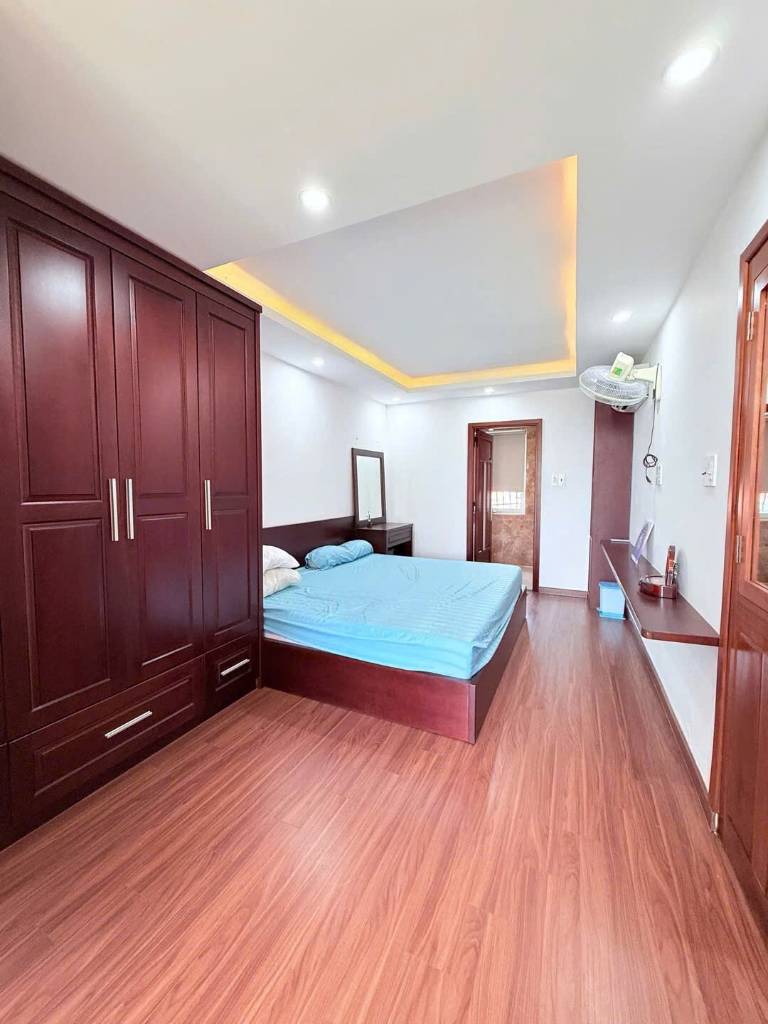 BÁN NHÀ MẶT TIỀN NGUYỄN SƠN, LÕI HÒA CƯỜNG, 3 TẦNG VÀO Ở NGAY, SÁT DANATOWN