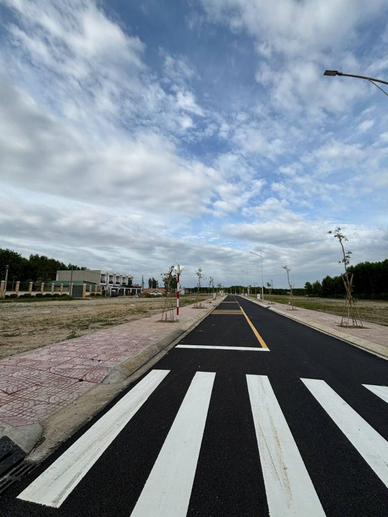 CHỦ GỬI BÁN LÔ ĐẤT MỚI SÁT MẶT TIỀN KẾ BÊN BỬU LONG