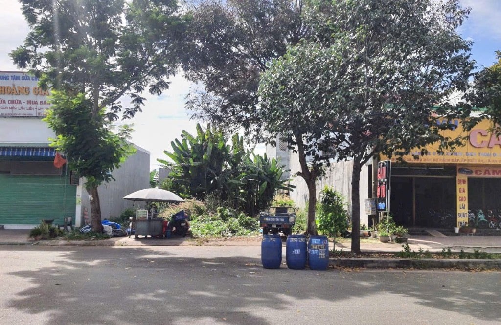 Bán gấp lô đất chợ Bến Cát, Bình Dương, sát QL13, khu vực sầm uất, giá đầu tư