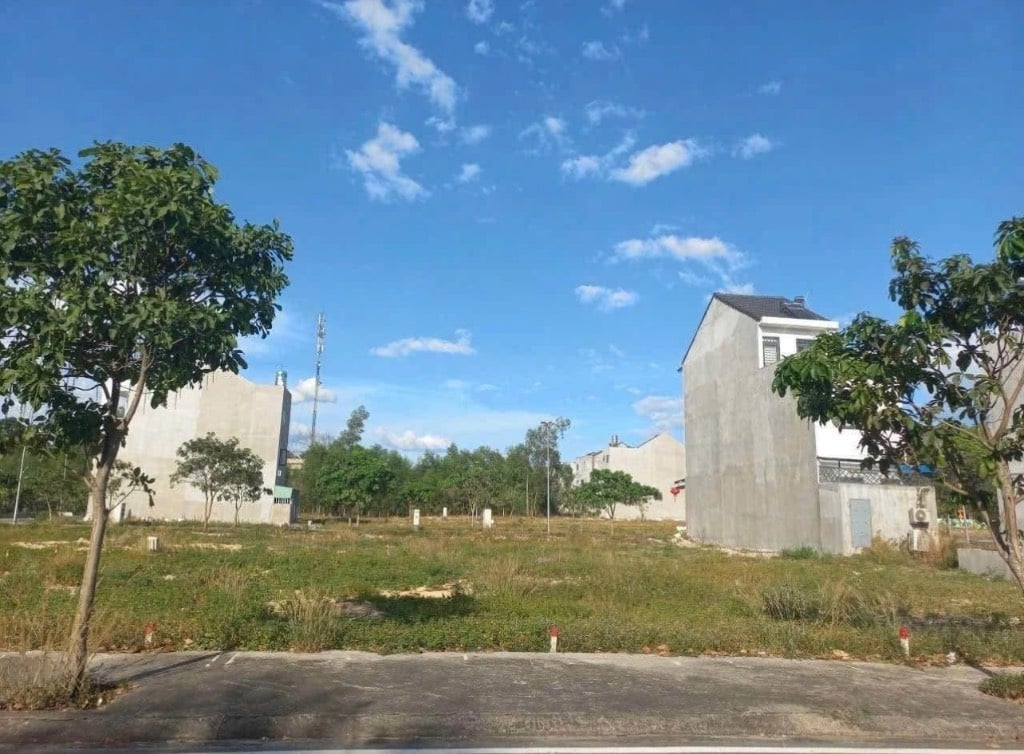 Bán đất nền ngay KCN Becamex, cơ hội vàng đầu tư, diện tích 300m2, sổ sẵn, giá rẻ 1tr/m2