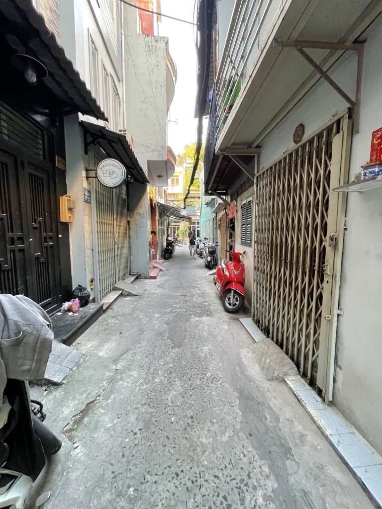 BÁN NHÀ P5, QUẬN 10, KHU NGƯỜI HOA Ở NHIỀU, SÁT SÂN THỐNG NHẤT, HẺM RỘNG 15M RA ĐƯỜNG HOÀ HẢO