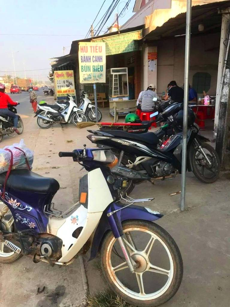 Cho thuê nhà cấp 4 mặt tiền kinh doanh đường DT784 dân cư đông đúc