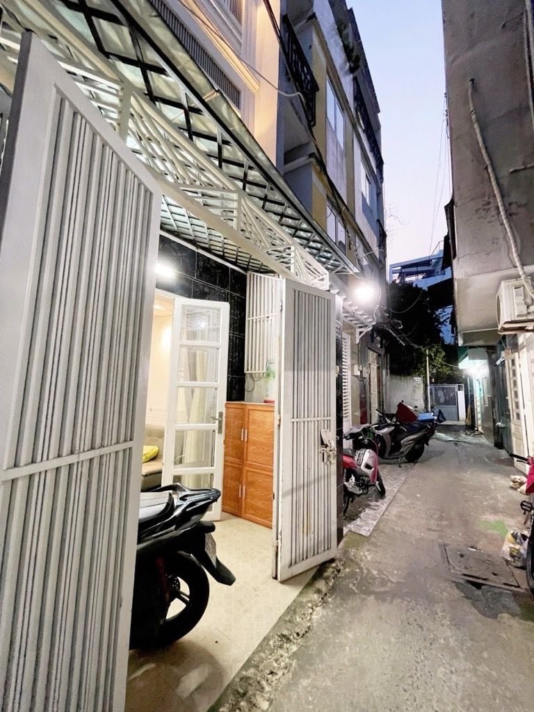 BÁN NHÀ PHAN VĂN TRỊ - 36M2(3,6x10) - 5PN 3WC - 4 TẦNG BTCT - 6,8 TỶ