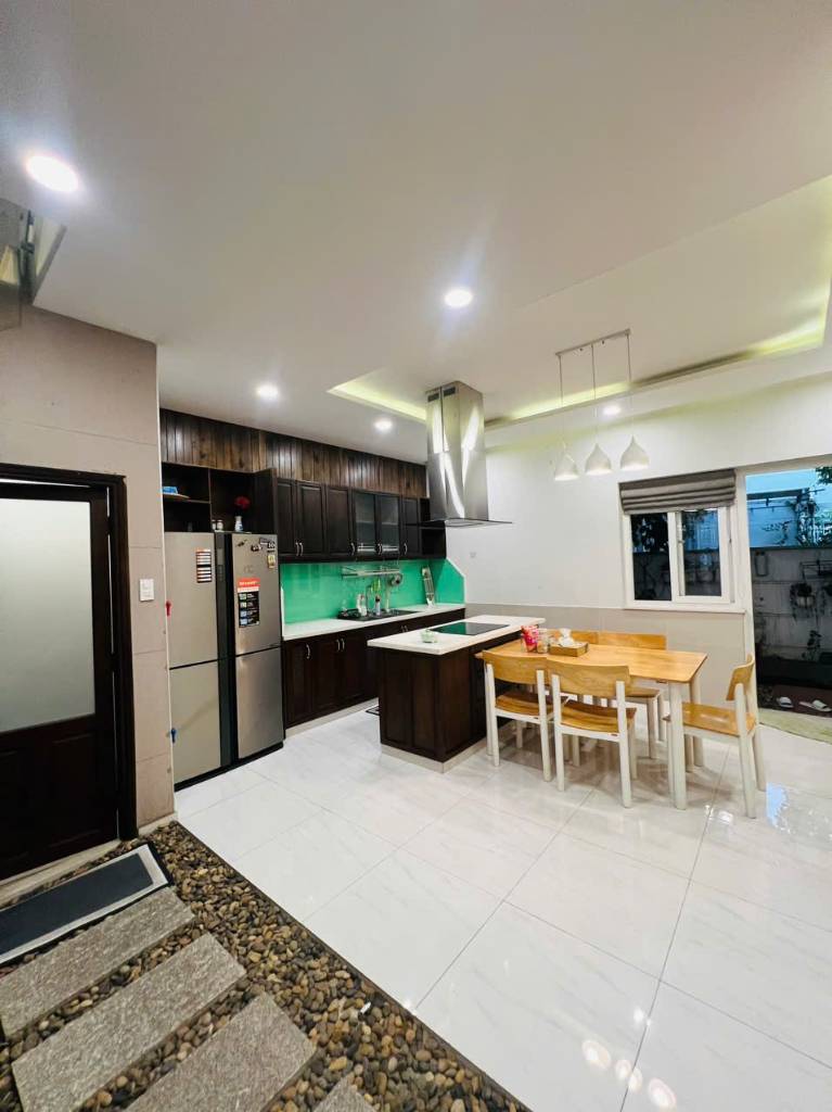 Bán nhà Melosa Khang Điền, DT 5m x 17m, nội thất gỗ tự nhiên, 3 tầng 4 phòng ngủ, chỉ nhỉnh 9 tỷ