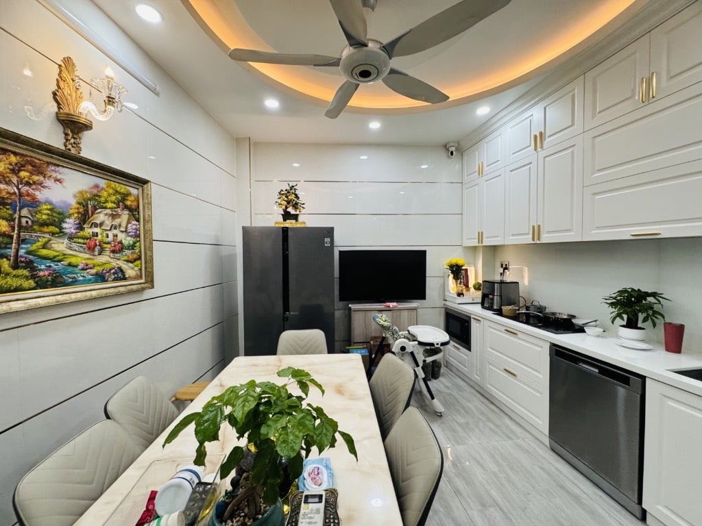 KHU HIẾM NHÀ BÁN QUẬN 11 HẺM 8M THÔNG 4 TẦNG BTCT 48M2 CÓ CHIỀU NGANG HIẾM 5.3M DÀI 11