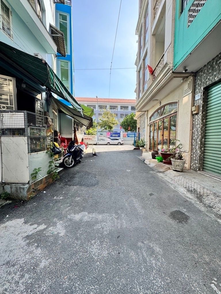 Bán Nhà đường Hoa Sữa - 23m2(3.2x7) - 4 Tầng 3PN 4WC - HXH - Nhà Mới