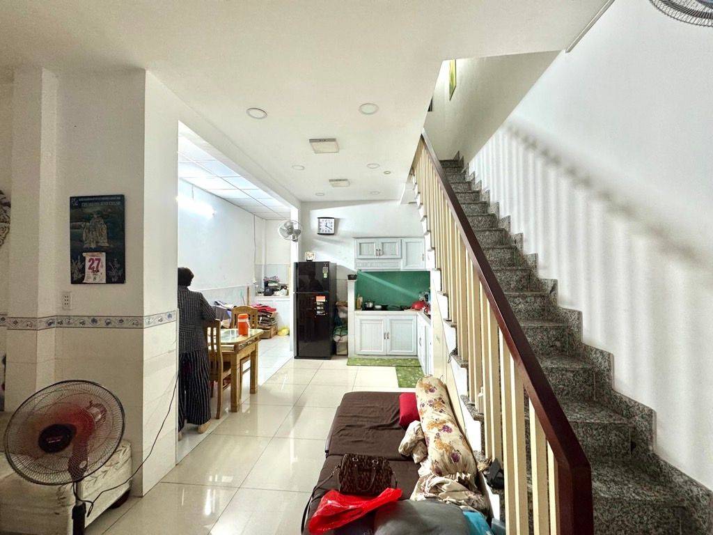 Bán nhà hẻm Huỳnh Văn Bánh, Phú Nhuận, 38m2, nhà 4 tầng đúc 5PN 4WC, chỉ 4,5 tỷ