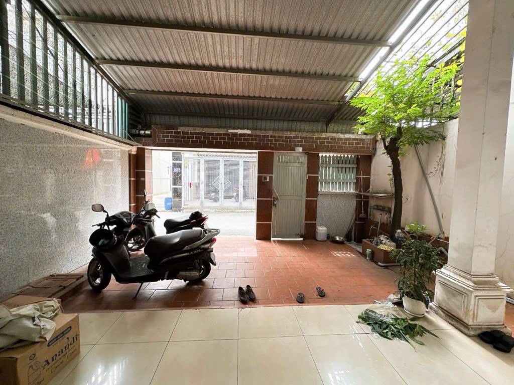 Bán nhà đường Nguyễn An Ninh, Dĩ An, 2 tầng 103m2, hẻm xe hơi, chỉ 6.5 tỷ