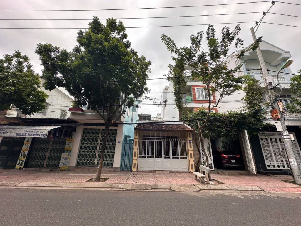 Bán nhà mặt tiền đường Nguyễn Lộ Trạch, Nam Nha Trang, nhà  cấp 4, gần bãi tắm biển