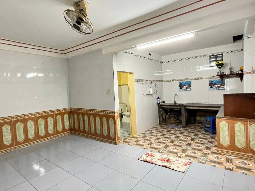 Bán nhà mặt tiền đường Nguyễn Lộ Trạch, Nam Nha Trang, nhà  cấp 4, gần bãi tắm biển